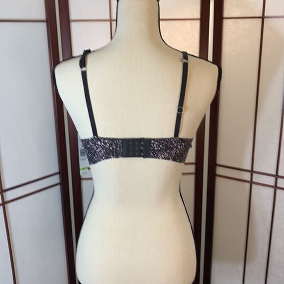 Tahari wireless convertible bra - Picture 4 of 11